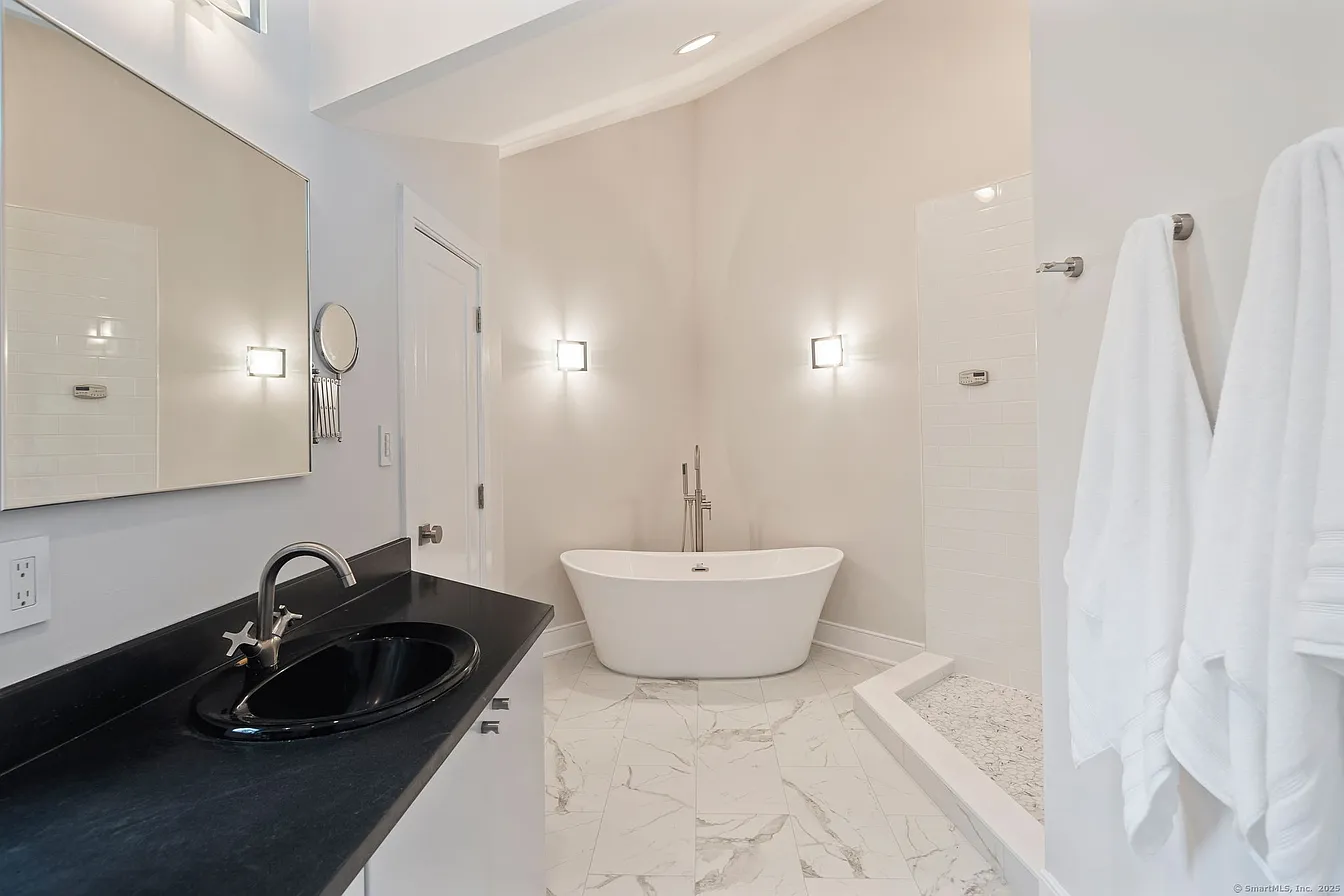 78 Pin Oak Lane Wilton, CT 06897 - Photo 16 of 37