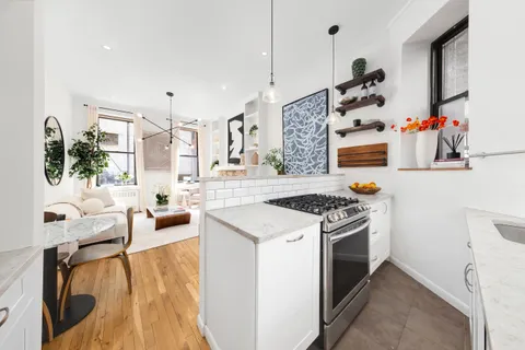 $799,000 | 170 East 92nd Street, Unit 1D | Upper East Side