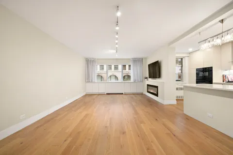 $1,995,000 | 70 East 10th Street, Unit 4V | Greenwich Village