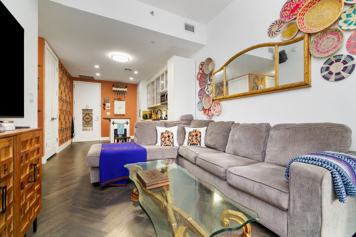 11-12 44th Drive, Unit 2B Queens, NY 11101 - Photo 3 of 15