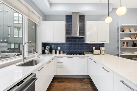 $1,050,000 | 602 North 5th Street, Unit 2, Philadelphia, PA 19123