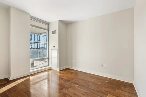 $5,995 | 2 Northside Piers, Unit 17F | Williamsburg