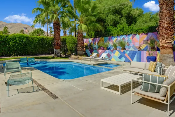 $1,075,000 | 406 East Desert Holly Circle, Palm Springs, CA 92262