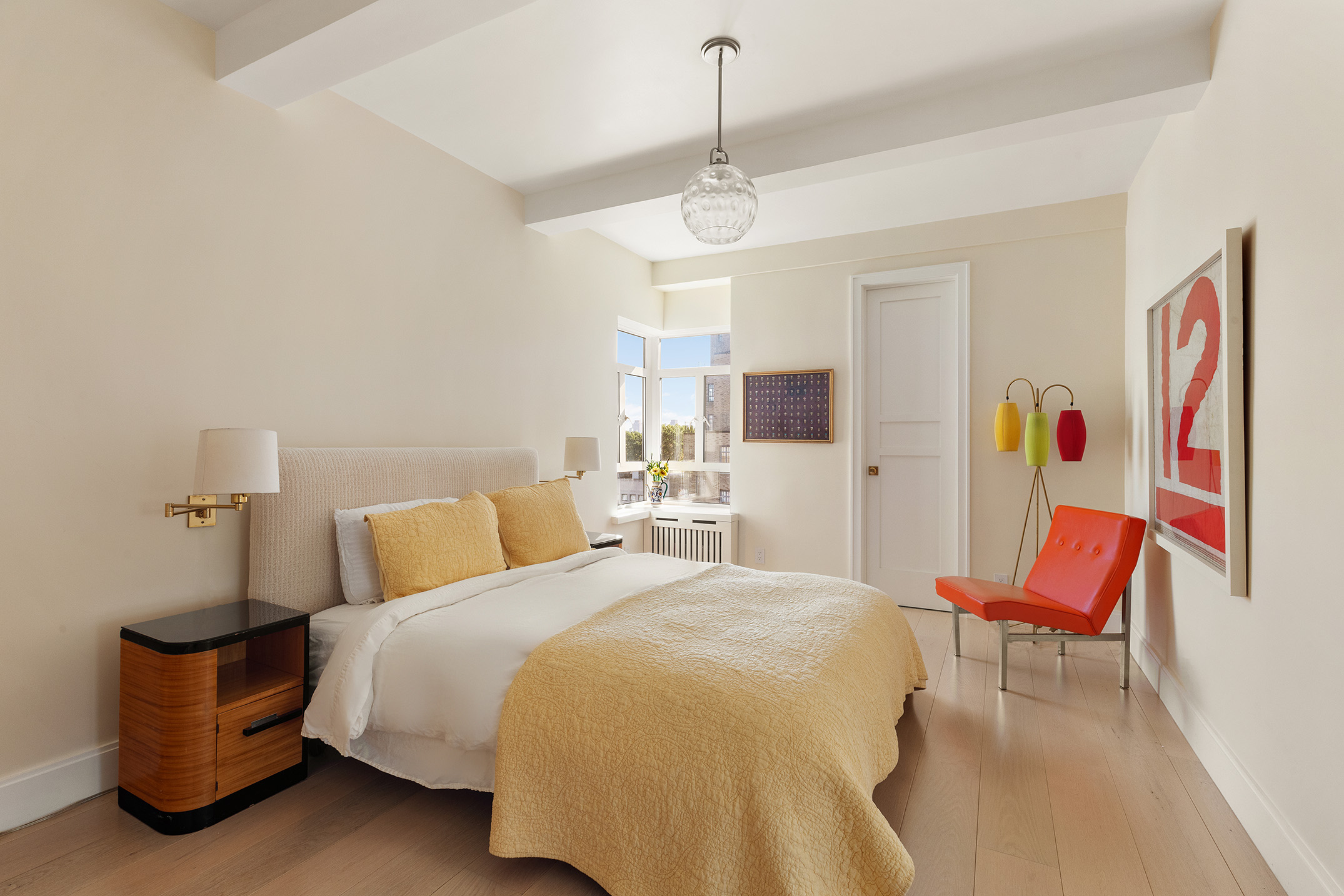 15 West 84th Street, Unit PHB Manhattan, NY 10024 - Photo 11 of 15 a bedroom with a bed and a chandelier