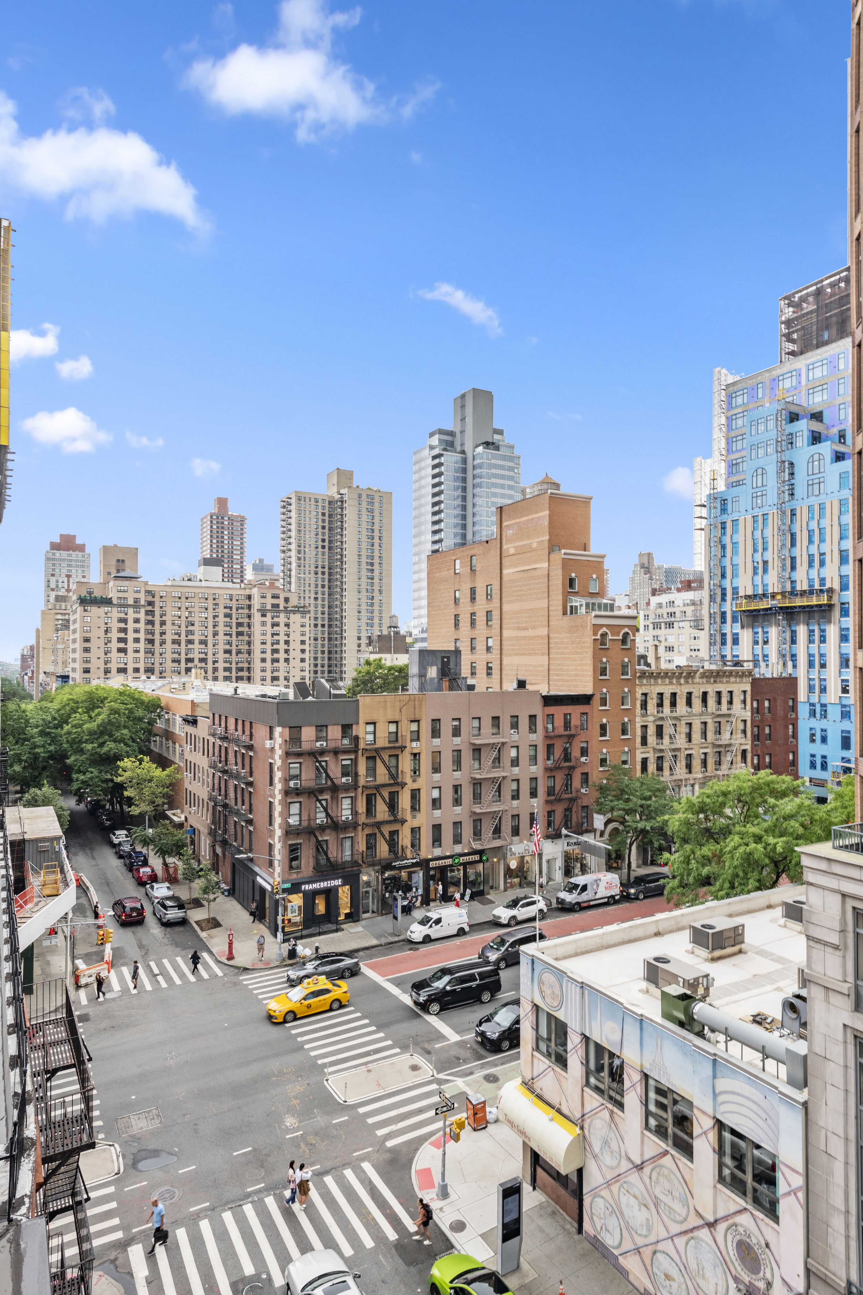 195 East 76th Street Manhattan, NY 10021 - Photo 18 of 20 a city view with tall buildings
