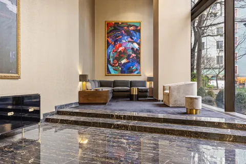 $1,695,000 | 167 East 61st Street, Unit 20E | Lenox Hill