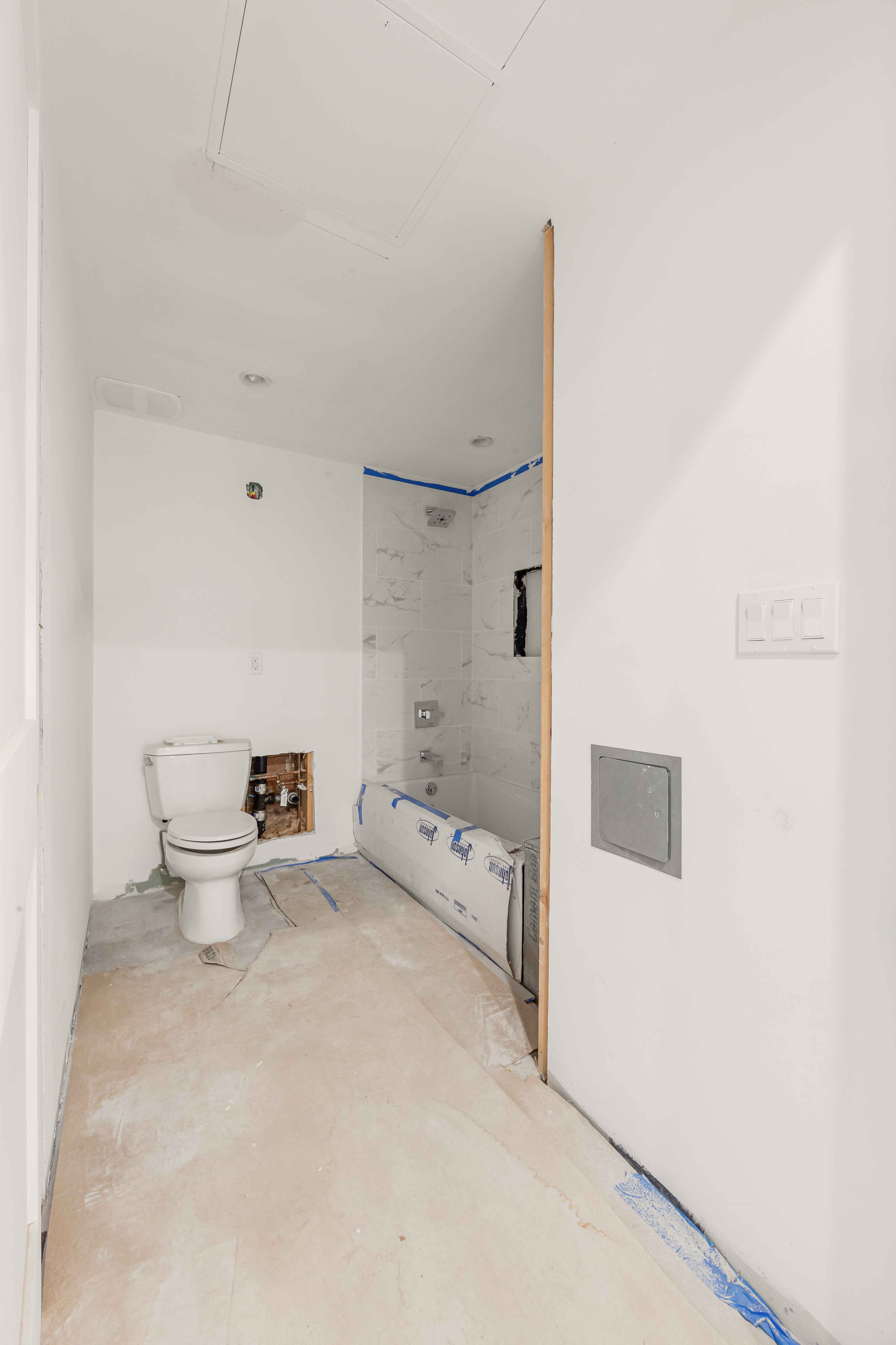 913 Lafayette Avenue Brooklyn, NY 11221 - Photo 16 of 19 a bathroom with a toilet sink and shower