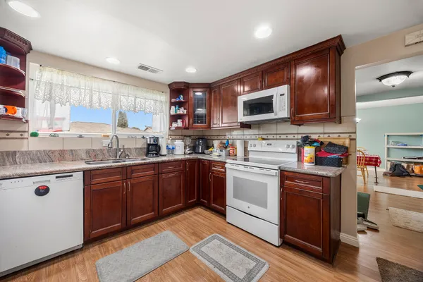 $1,299,000 | 718 Kenoak Drive, Placentia, CA 92870