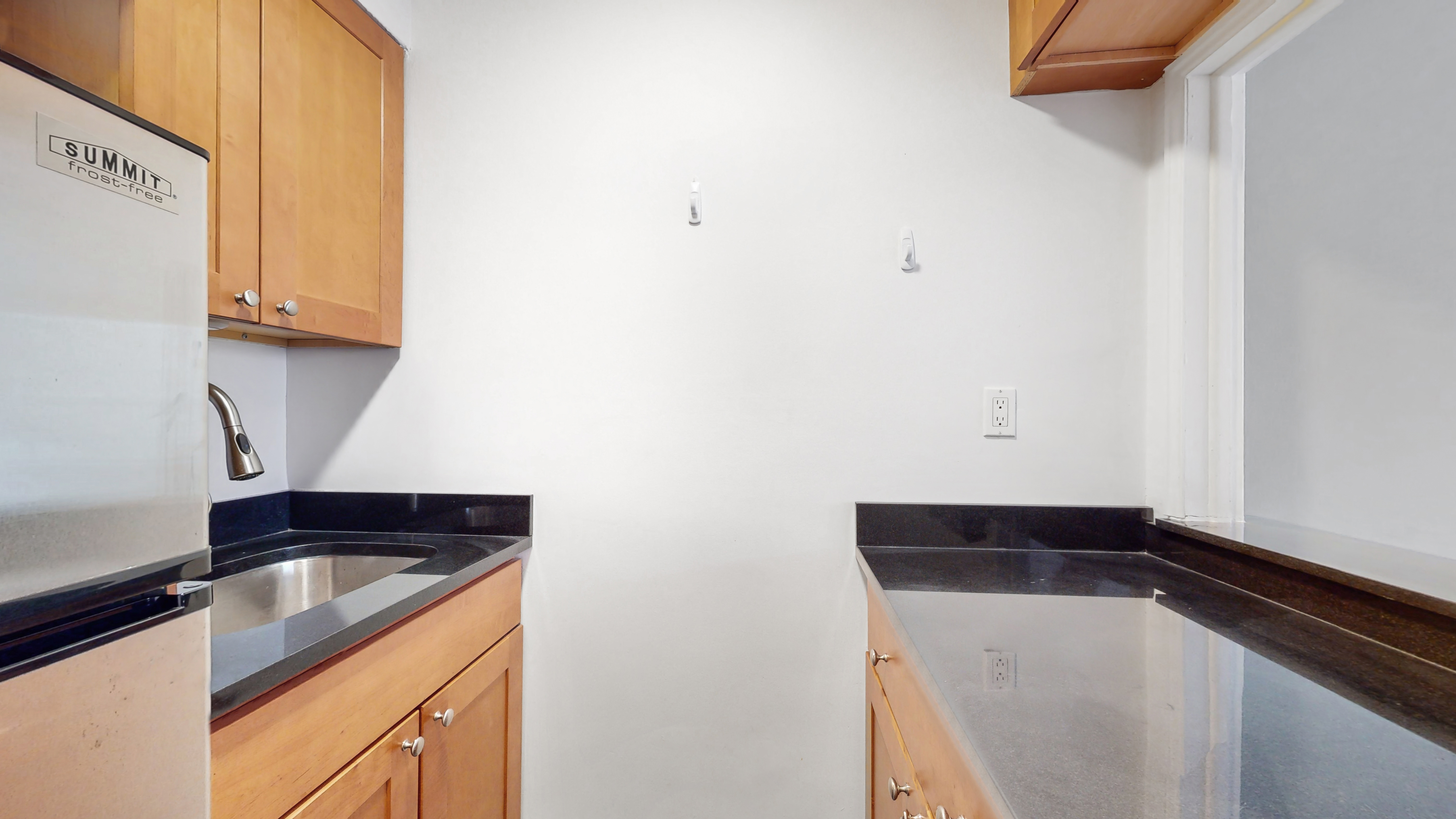 212 East 77th Street, Unit 4E Manhattan, NY 10075 - Photo 6 of 10