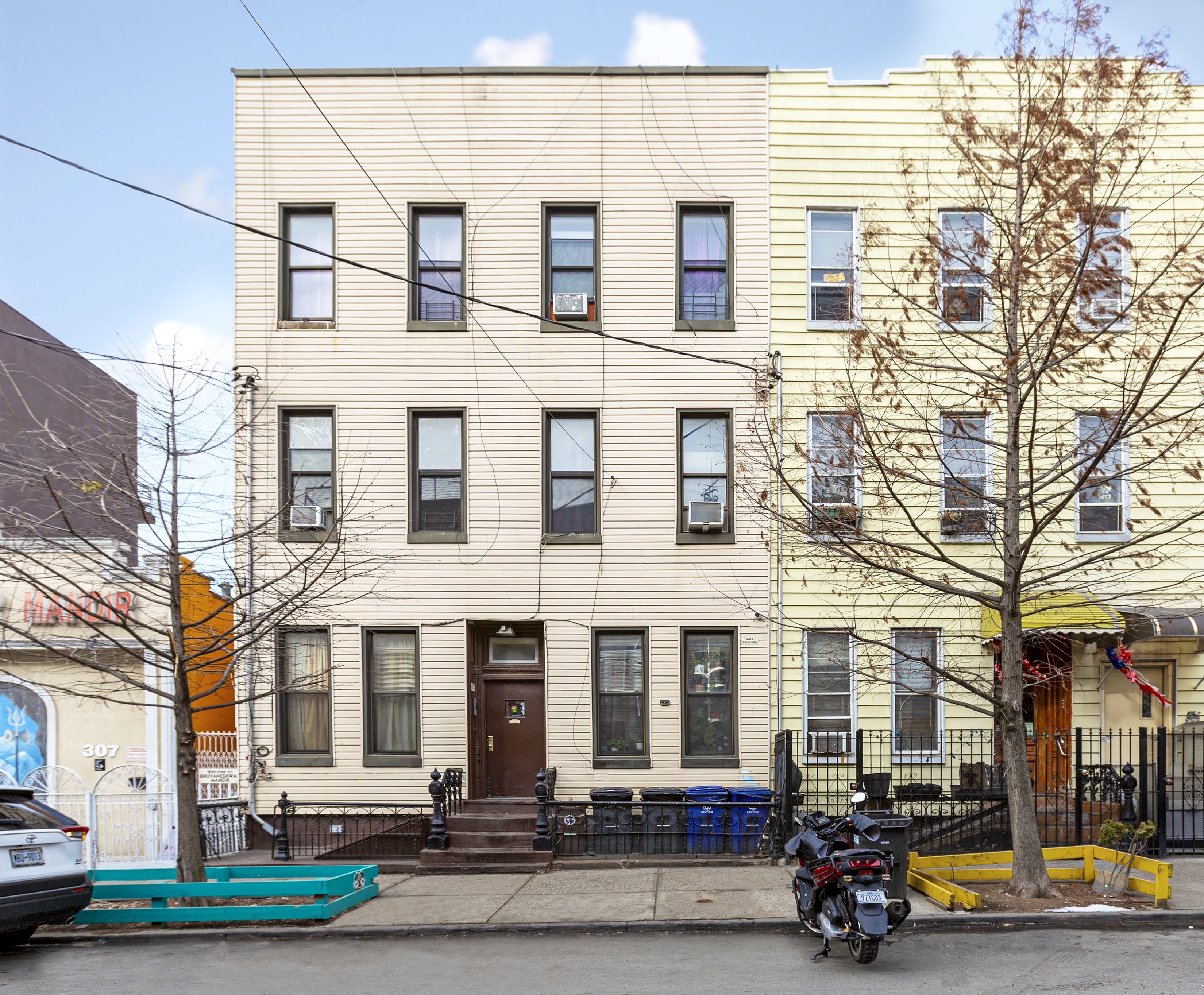 a view of a building with car parked