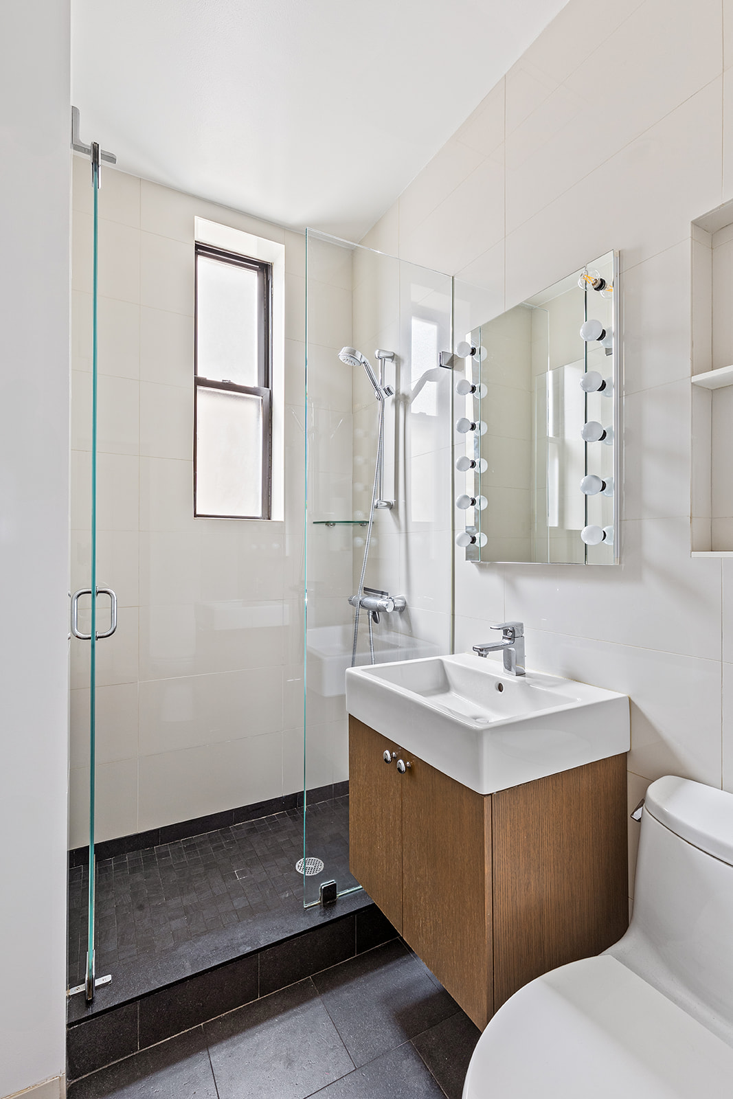 360 West 21st Street, Unit 2G Manhattan, NY 10011 - Photo 6 of 10