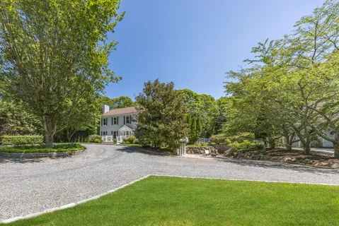 $3,590,000 | 344 Accabonac Road, East Hampton, NY 11937