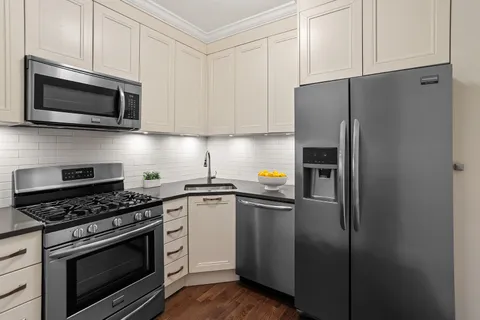 $625,000 | 73-12 35th Avenue, Unit C35 | Jackson Heights