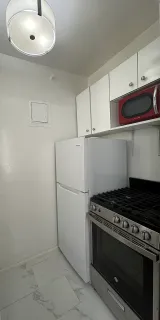 $579,000 | 225 East 46th Street, Unit 8J | Midtown East