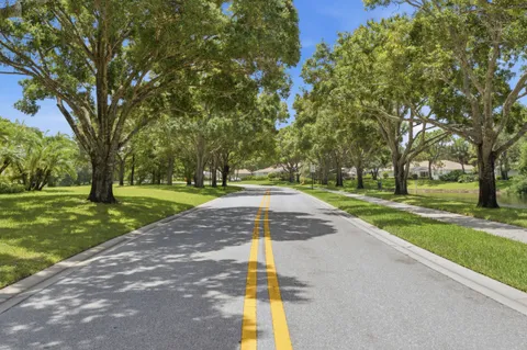 $355,000 | 10701 Chapman Oak Court, Palm Beach Gardens, FL 33410
