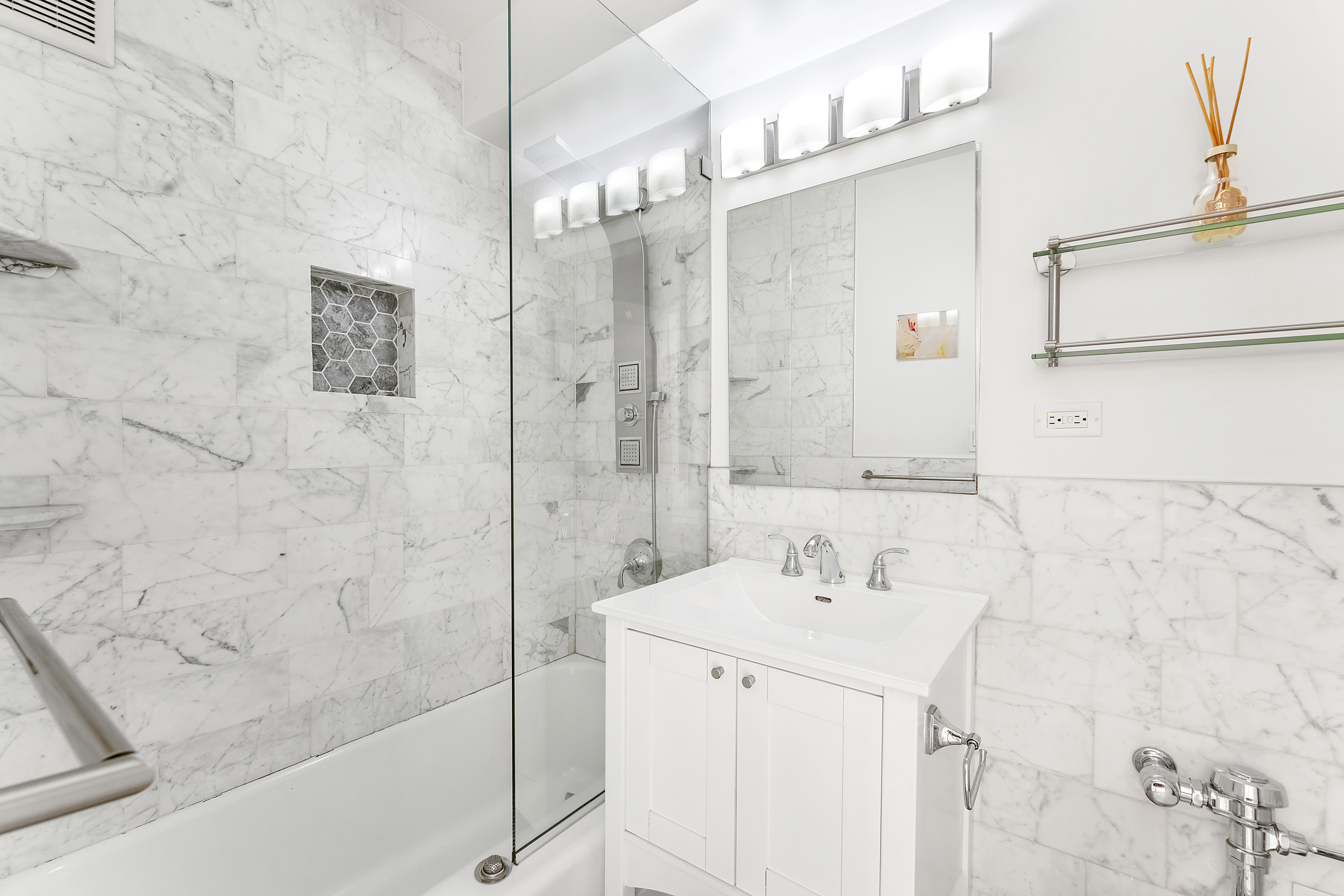 176 East 77th Street, Unit 7F Manhattan, NY 10075 - Photo 5 of 11