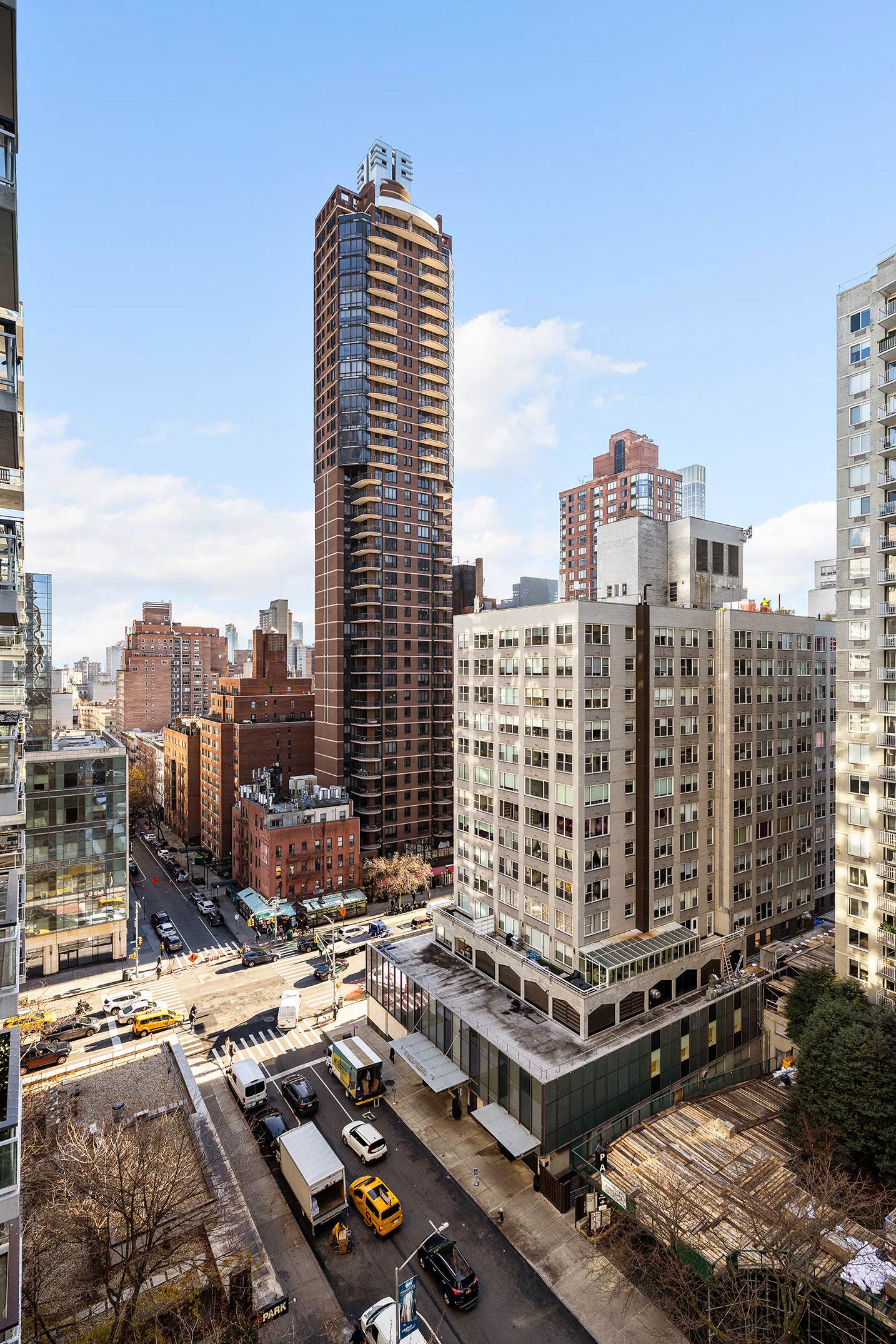 200 East 66th Street, Unit D1203 Manhattan, NY 10065 - Photo 13 of 24 a view of city with tall buildings