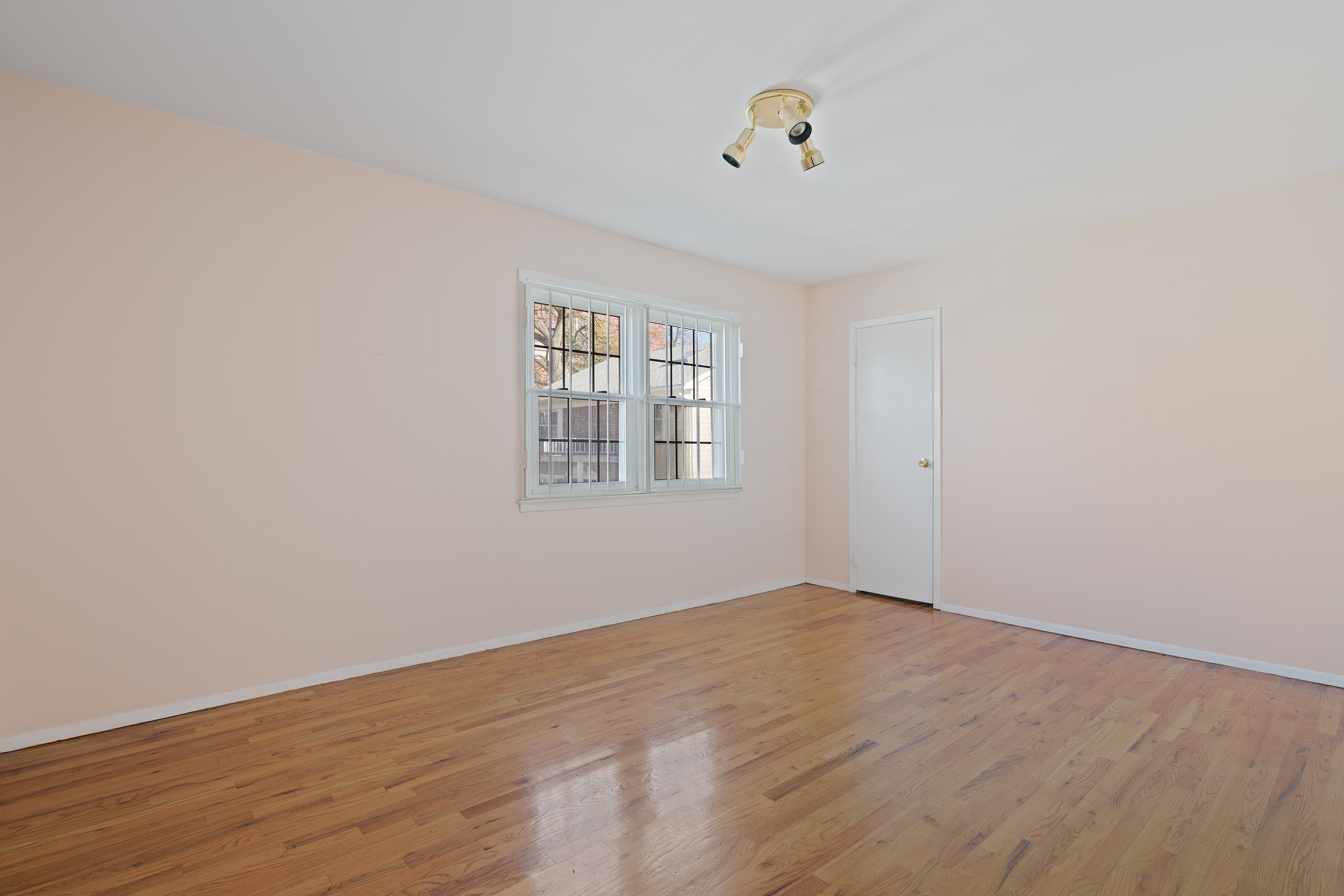 28 Shore Rd Lane Brooklyn, NY 11209 - Photo 12 of 19