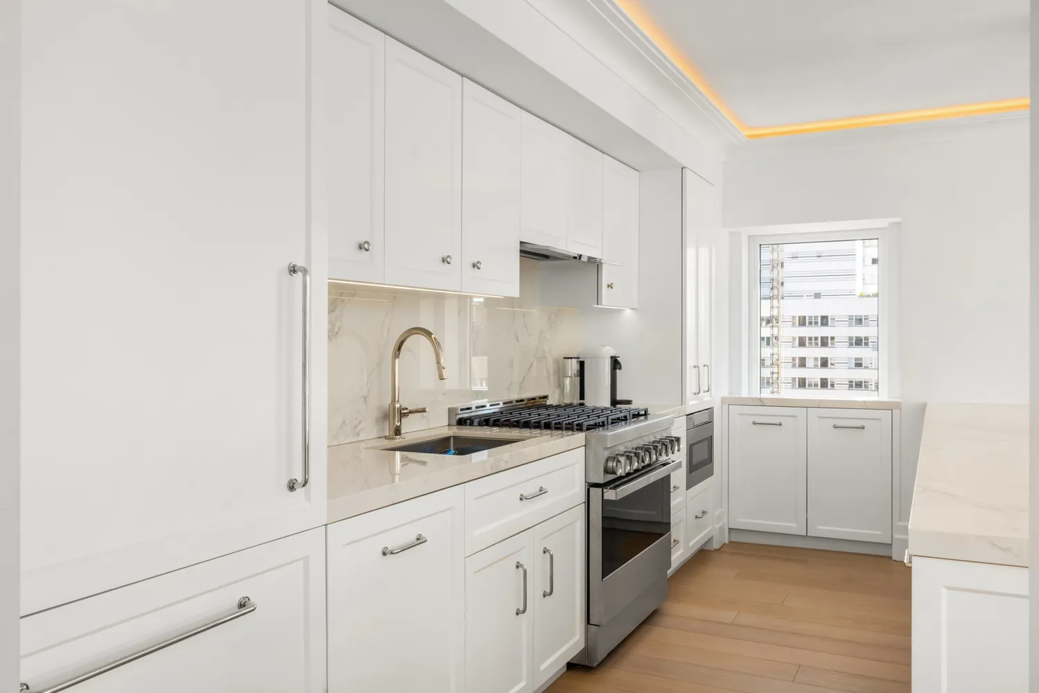 $3,595,000 | 150 East 69th Street, Unit 18S | Lenox Hill
