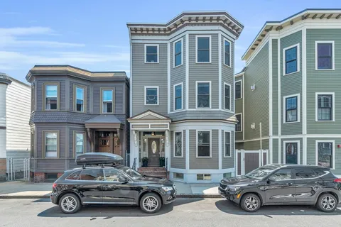 $1,100,000 | 725 East 6th Street, Unit 1, Boston, MA 02127