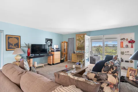 $250,000 | 2333 Indian River Boulevard, Unit 401, Vero Beach, FL 32960