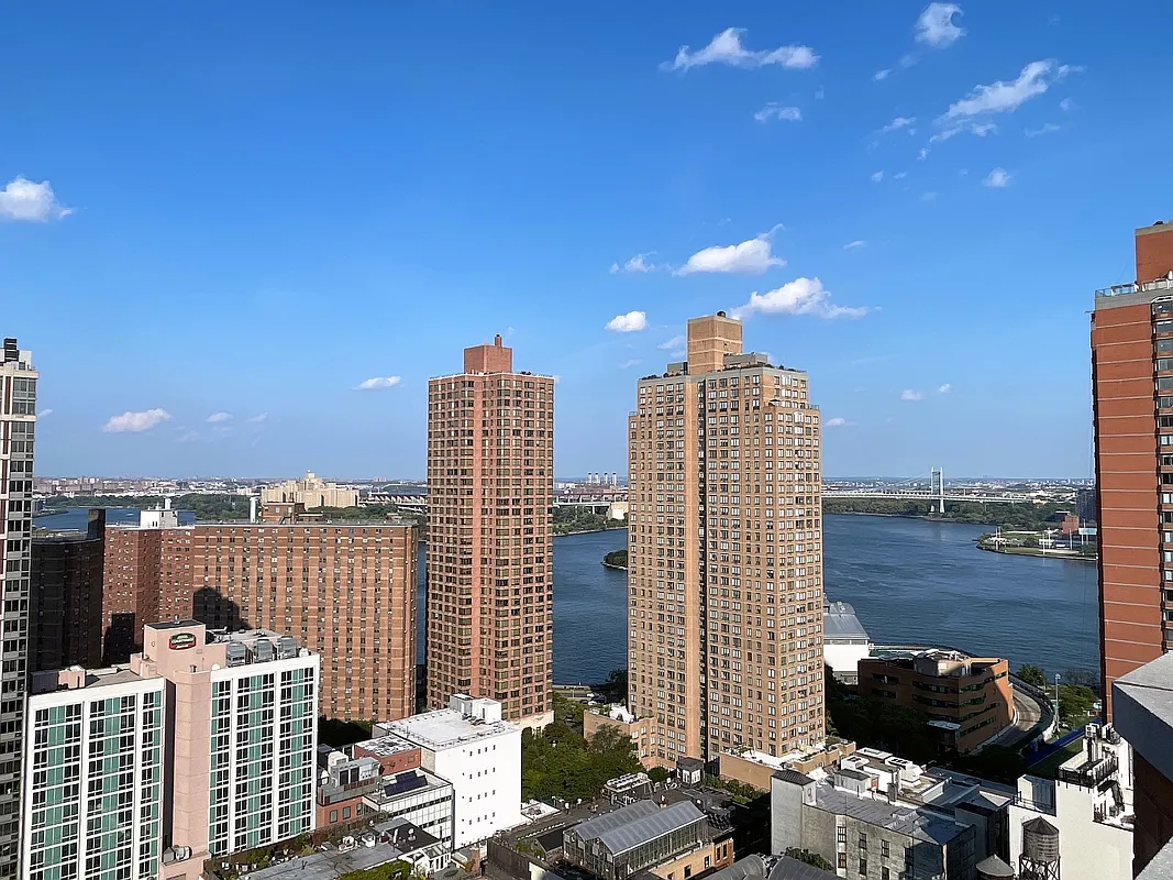 400 East 90th Street, Unit 15B Manhattan, NY 10128 - Photo 10 of 15 a view of city with ocean view