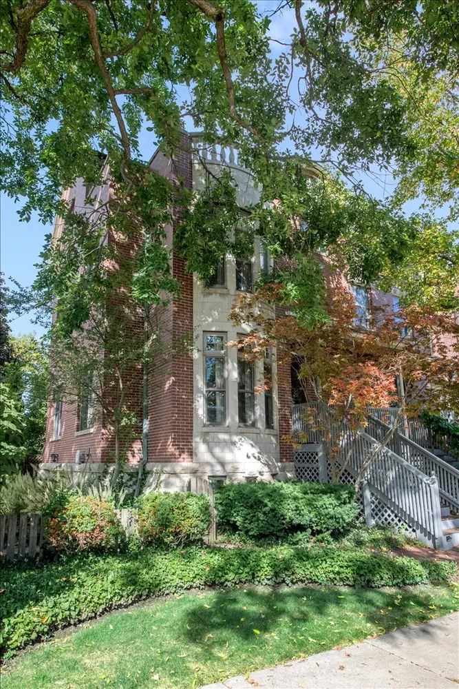 $699,999 | 532 Wesley Avenue, Unit WEST, Evanston, IL 60202