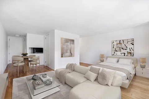 $699,000 | 515 East 72nd Street, Unit 11EE | Lenox Hill