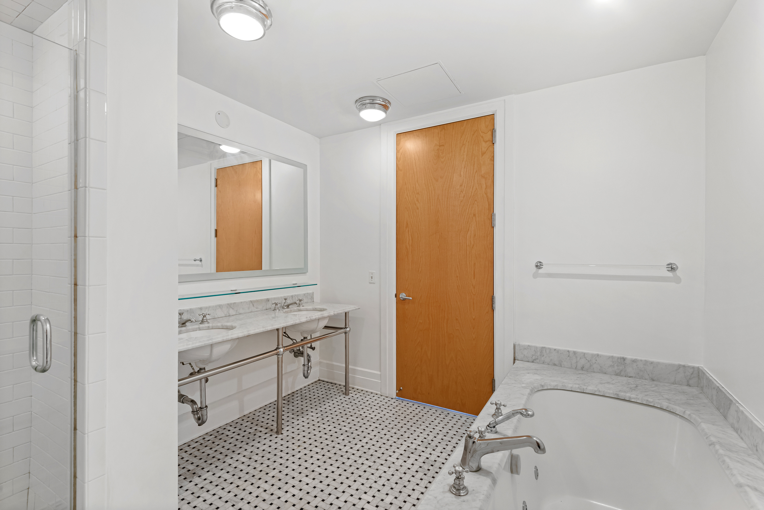 30 Main Street, Unit 10F Brooklyn, NY 11201 - Photo 7 of 16 a bathroom with a sink and a bathtub