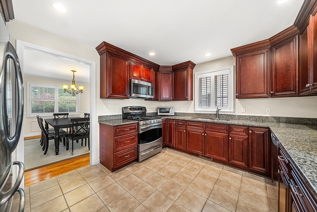 17 Russell Road Framingham, MA 01702 - Photo 3 of 19 Gallery Image 3