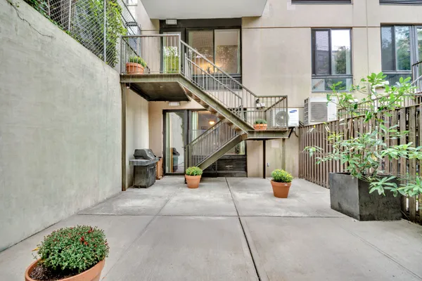 a view of entryway and hall