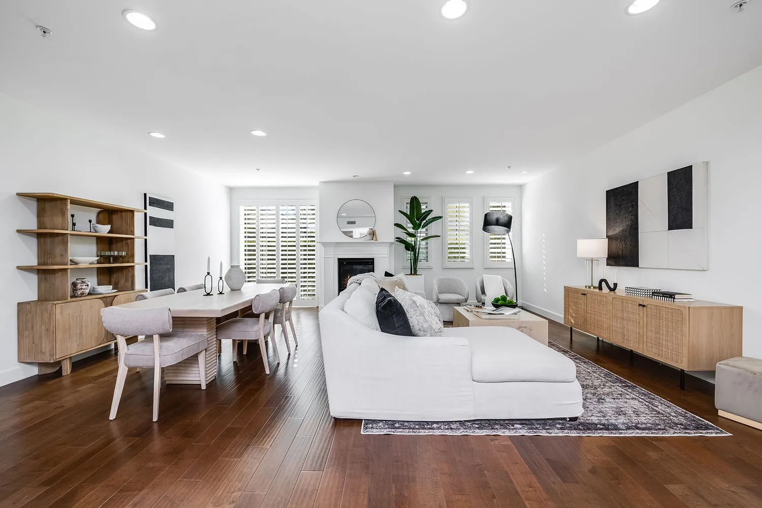 $1,095,000 | 10648 Woodbridge Street, Unit 105, Toluca Lake, CA 91602