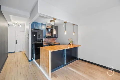 $695,000 | 25-25 Newtown Avenue, Unit 4B | Astoria
