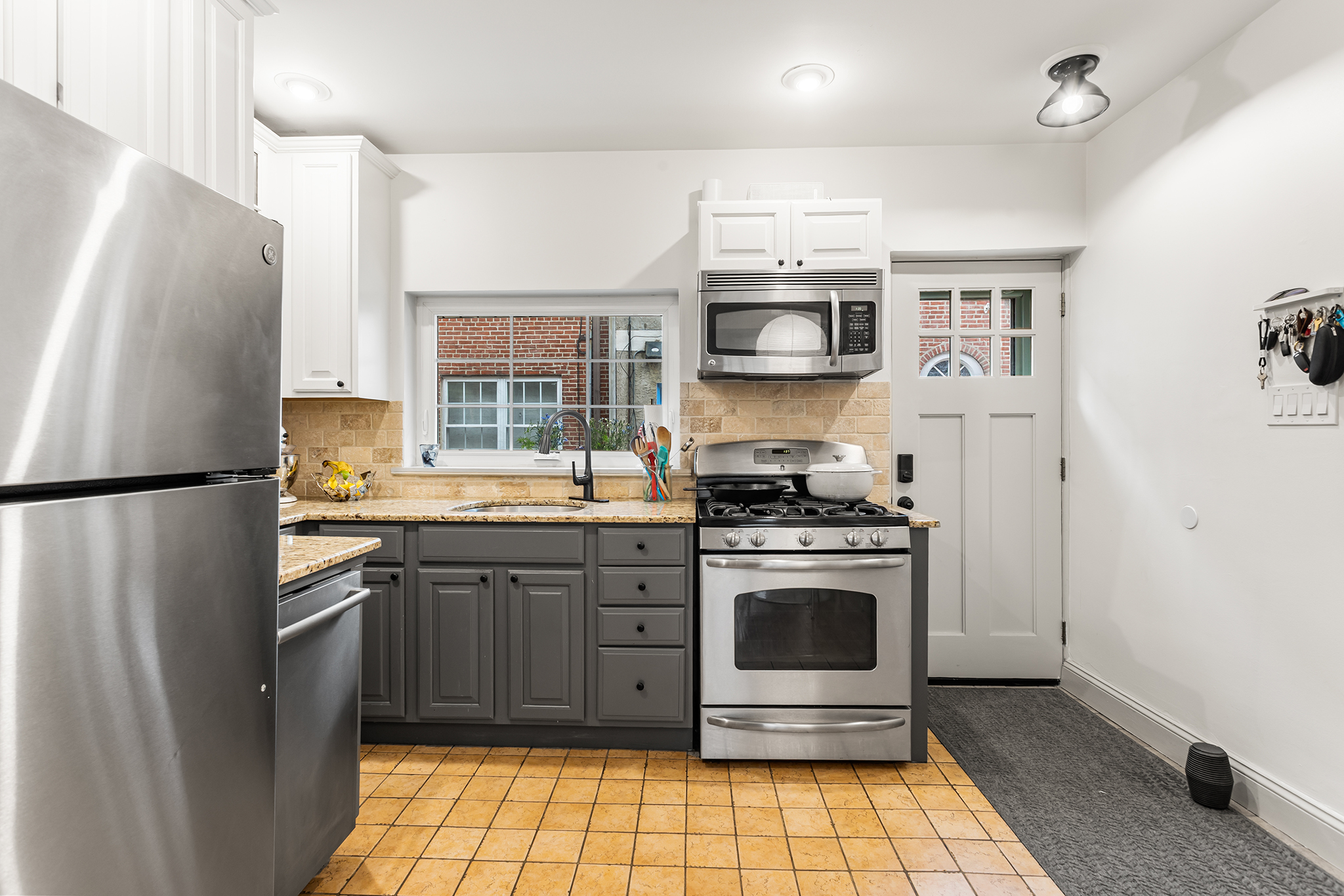 738 South Mildred Street Philadelphia, PA 19147 - Photo 4 of 31