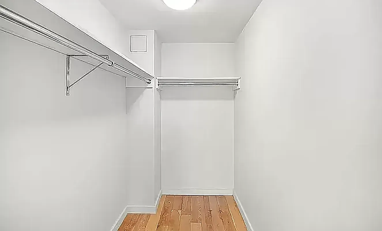 $5,295 | 46-09 11th Street, Unit 6D | Long Island City