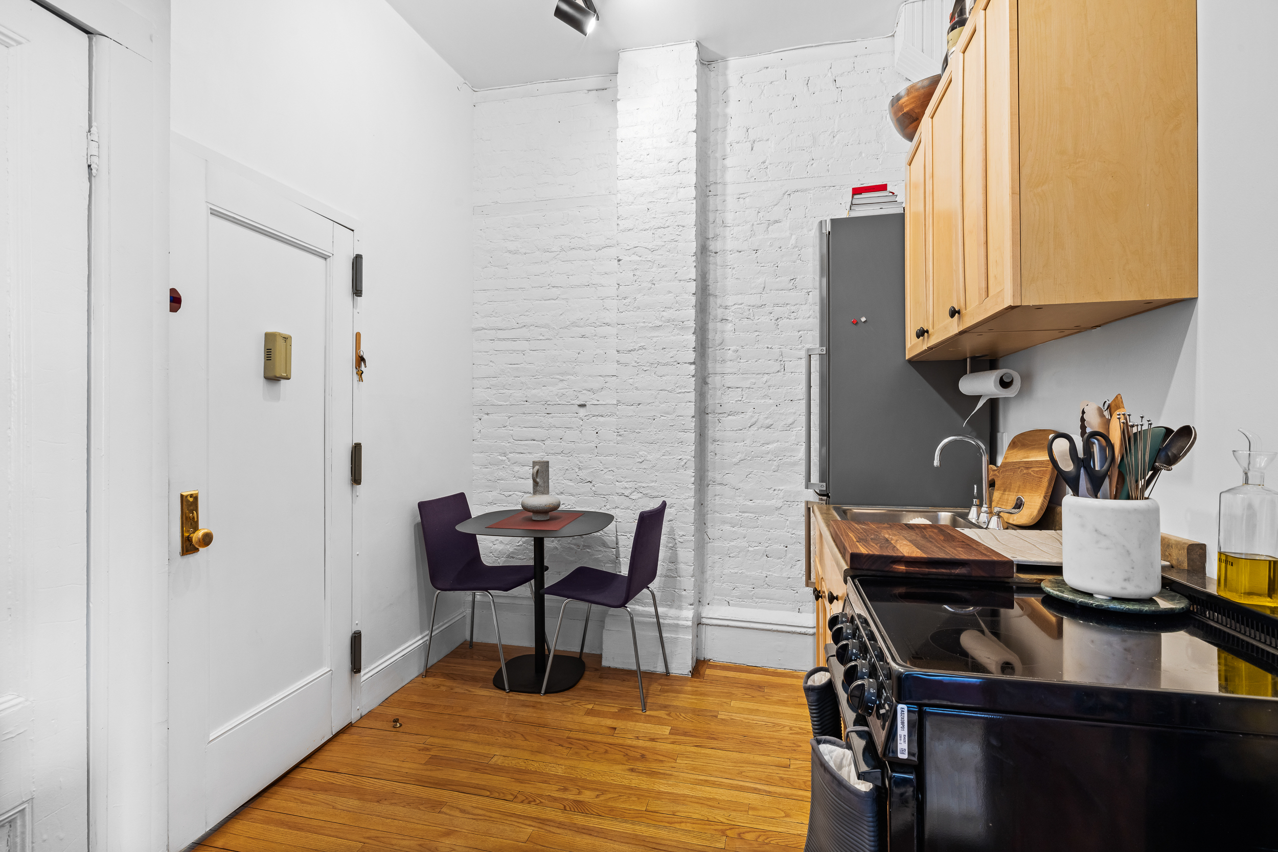 31 8th Avenue, Unit 1 Manhattan, NY 10014 - Photo 5 of 10 a work room with furniture