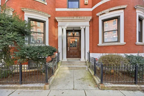$1,050,000 | Gainsborough Street, Boston, MA 02115