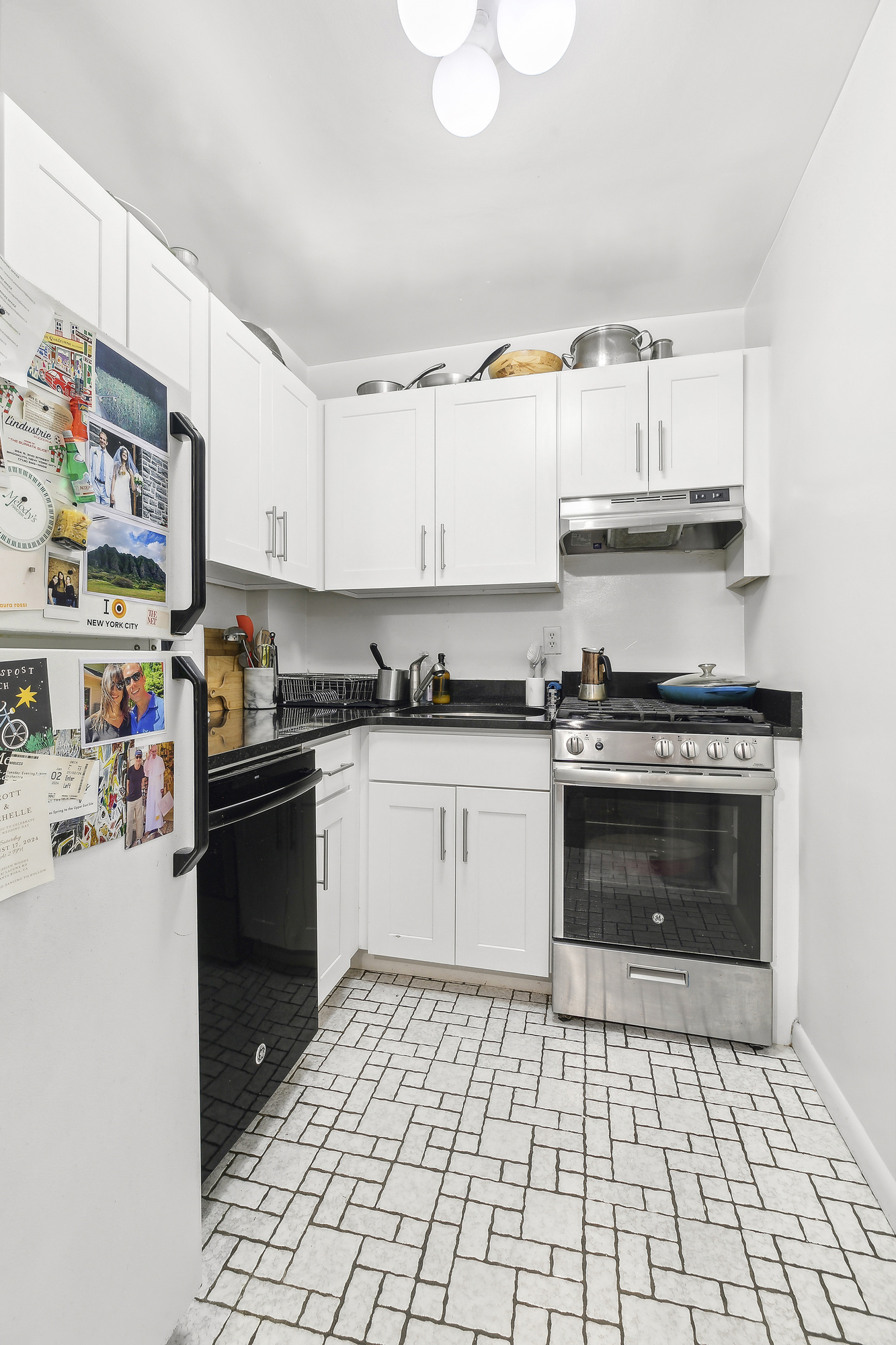59 East 74th Street, Unit 4 Manhattan, NY 10021 - Photo 3 of 6