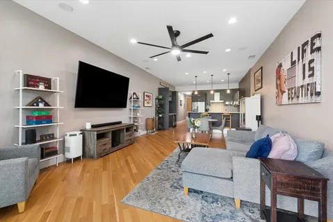 $715,000 | 2242 West Chicago Avenue, Unit 301, Chicago, IL 60622