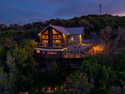 $1,495,000 | 21008 Lakeshore Drive West, Spicewood, TX 78669