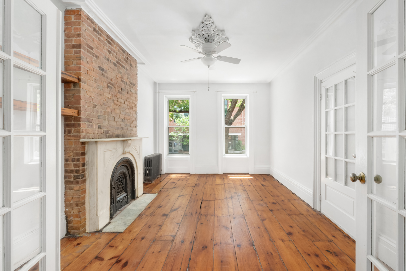 a view of livingroom with washer and dryer