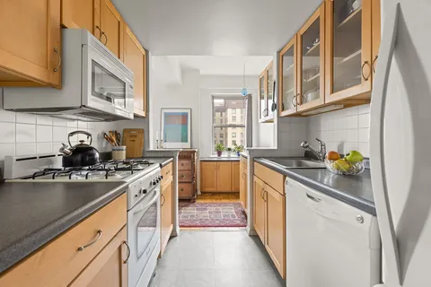 $850,000 | 111 Hicks Street, Unit 11B | Brooklyn Heights
