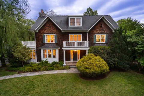 $2,295,000 | 7032 Wilson Lane, Bethesda, MD 20817