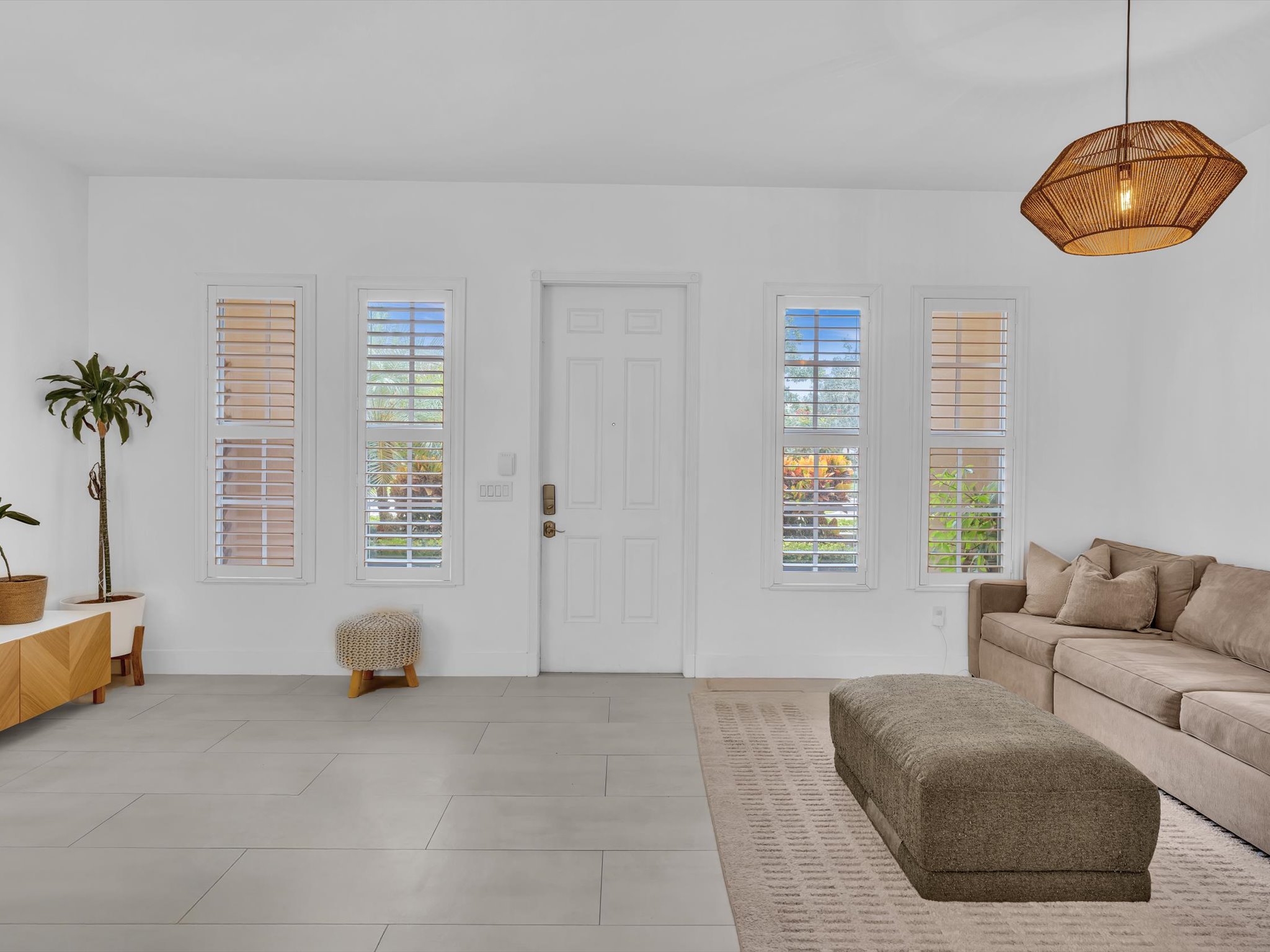 790 Northwest 83rd Lane Boca Raton, FL 33487 - Photo 8 of 60 Gallery Image 8