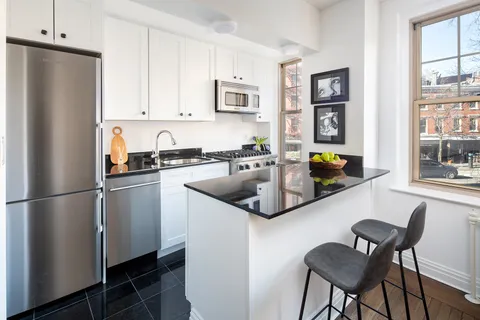 $8,995 | 302 West 12th Street, Unit 2B | West Village