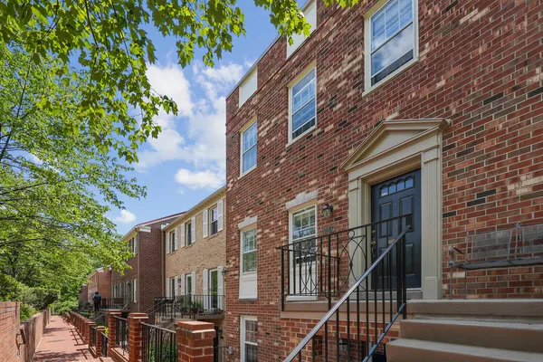 $4,950 | 3231 Sutton Place Northwest, Unit A, Washington, DC 20016
