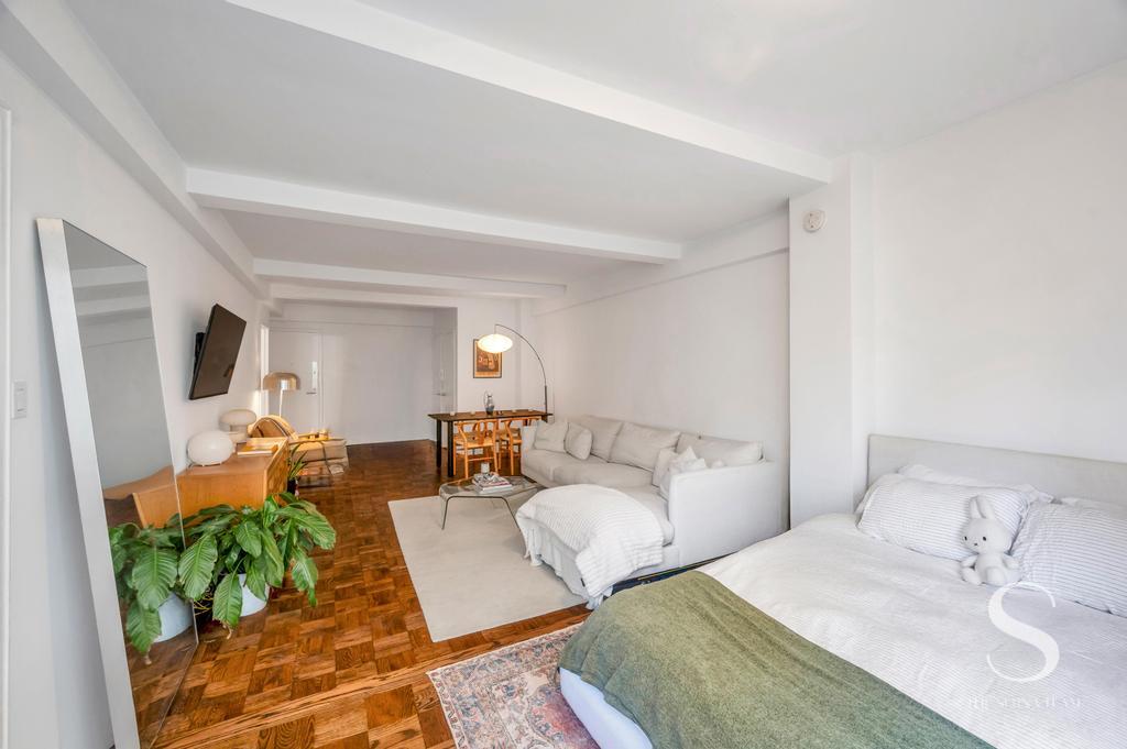 7 Lexington Avenue, Unit 5E Manhattan, NY 10010 - Photo 6 of 27 a living room with furniture and a large mirror