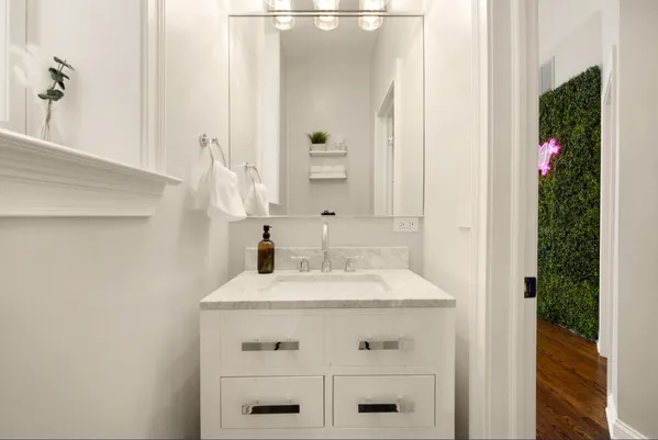 $5,000 | 1727 North Clybourn Avenue, Unit 1, Chicago, IL 60614