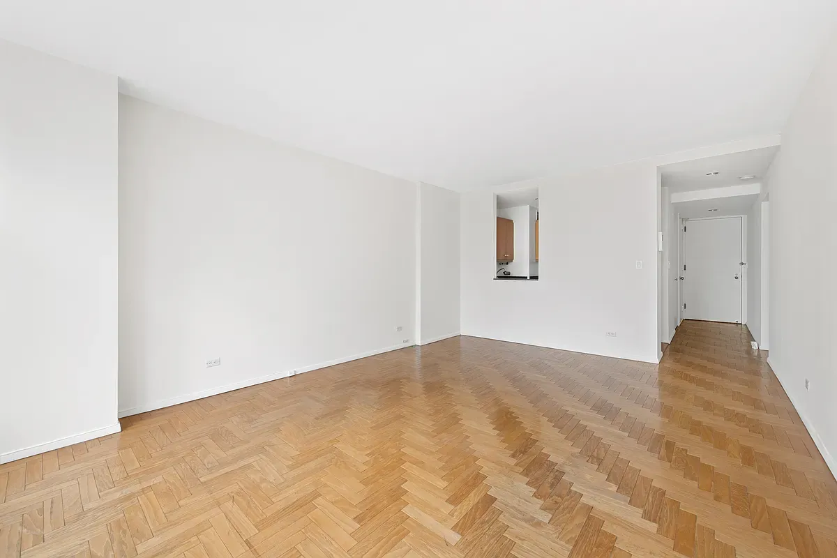 $5,650 | 160 West 66th Street, Unit 17E | Upper West Side