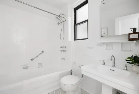 $1,175,000 | 322 West 72nd Street, Unit 3D | Upper West Side